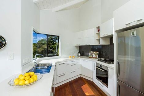 Photo of property in 10 Bellbird Rise, Murrays Bay, Auckland, 0630