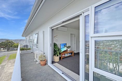 Photo of property in 6/32 Akaroa Drive, Maupuia, Wellington, 6022