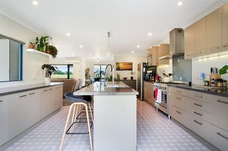 Photo of property in 141 Mangakura Road, Helensville, 0875