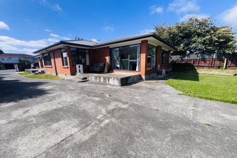 Photo of property in 17 Nortons Road, Avonhead, Christchurch, 8042