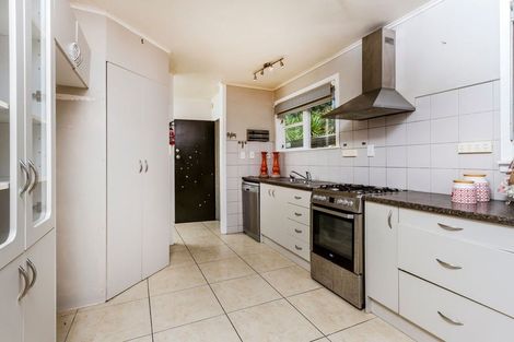 Photo of property in 70 Chivalry Road, Glenfield, Auckland, 0629