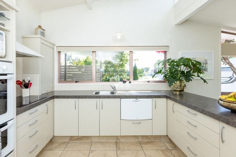 Photo of property in 72 Puketapu Road, Taradale, Napier, 4112