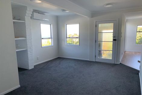 Photo of property in 17 Oku Street, Island Bay, Wellington, 6023