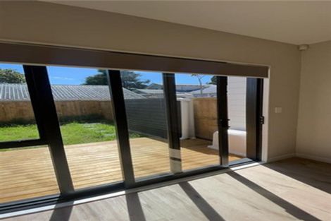 Photo of property in 5/58 Te Atatu Road, Te Atatu South, Auckland, 0610