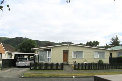 Photo of property in 33 Brightwater Crescent, Totara Park, Upper Hutt, 5018