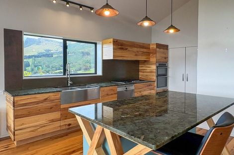 Photo of property in 12 Hollybank Lane, Allandale, Lyttelton, 8971