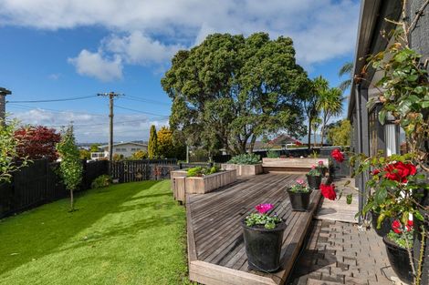 Photo of property in 15 Fairlea Road, Te Atatu South, Auckland, 0610