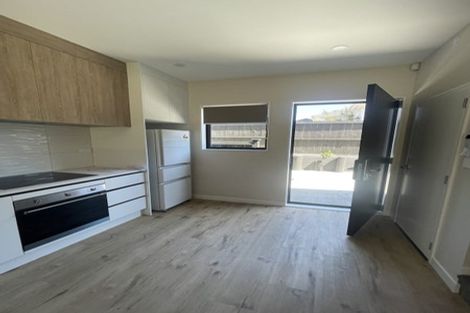 Photo of property in 5/58 Te Atatu Road, Te Atatu South, Auckland, 0610