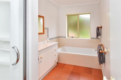 Photo of property in 22 The Glade South, Pukekohe, 2120