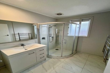 Photo of property in 6 Hurley Place, Kelston, Auckland, 0602