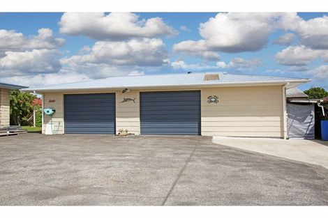 Photo of property in 48 Edgewater Parade, Waiuku, 2123