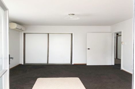 Photo of property in 8 Divich Avenue, Te Atatu South, Auckland, 0610