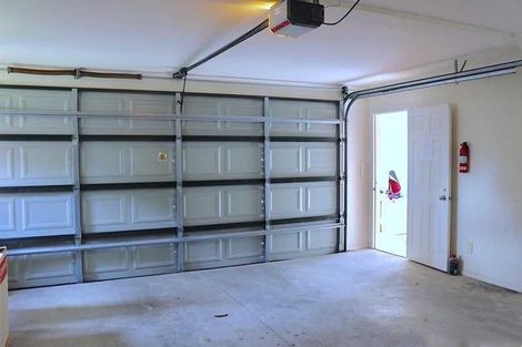 Photo of property in 21 Springside Place, New Lynn, Auckland, 0600