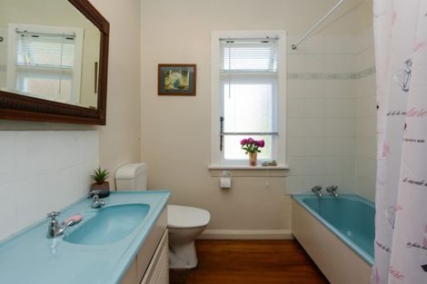 Photo of property in 216 Saint Leonards Avenue, Saint Leonards, Hastings, 4120