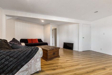 Photo of property in 102 Prince Regent Drive, Half Moon Bay, Auckland, 2012