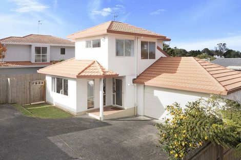 Photo of property in 2/1 Mossop Rise, Glenfield, Auckland, 0629