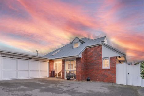 Photo of property in 99 Avonhead Road, Avonhead, Christchurch, 8042