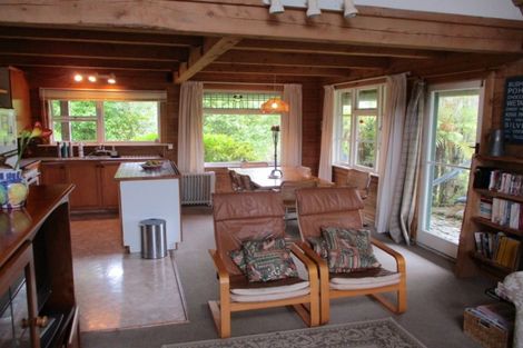 Photo of property in 19 Ivy Terrace, Moana, 7872