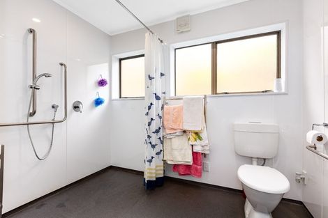 Photo of property in 31 Bayview Road, Paremata, Porirua, 5024