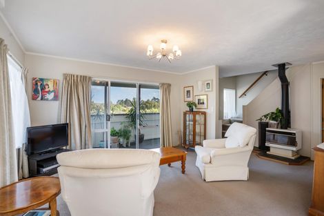 Photo of property in 14 Seaglen Place, Botany Downs, Auckland, 2010