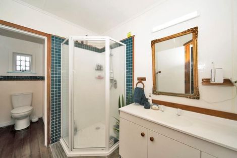 Photo of property in 1152 South Road, Oakura, 4314