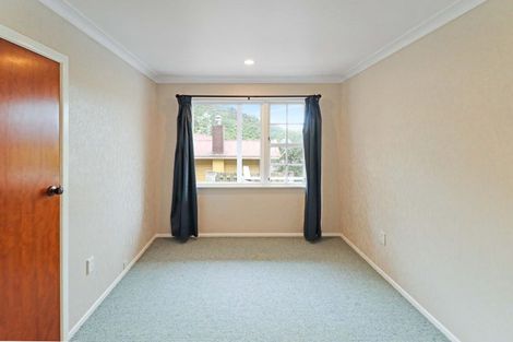 Photo of property in 17 Holmes Grove, Naenae, Lower Hutt, 5011