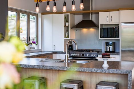 Photo of property in 61 Quadrant Heights, Paraparaumu, 5032