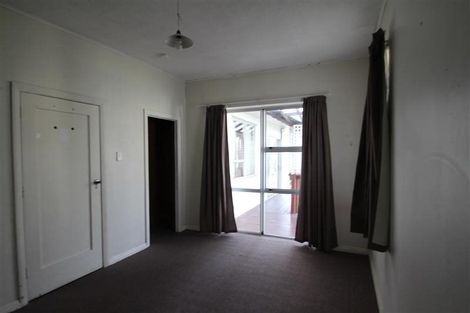 Photo of property in 8a Cadman Avenue, Waterview, Auckland, 1026