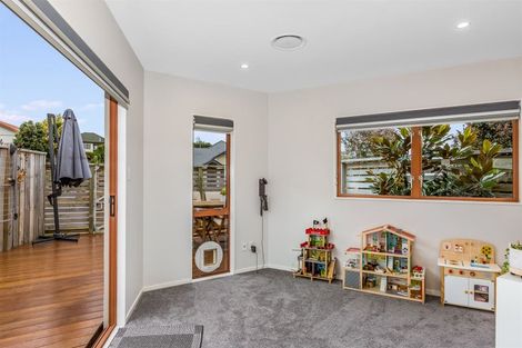 Photo of property in 2 Navigation Drive, Whitby, Porirua, 5024