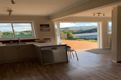 Photo of property in 26 Lyndfield Lane, Newlands, Wellington, 6037