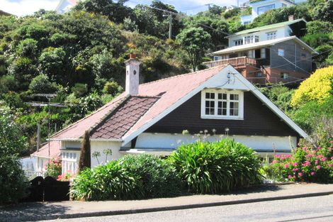 Photo of property in 2 Mersey Street, Island Bay, Wellington, 6023