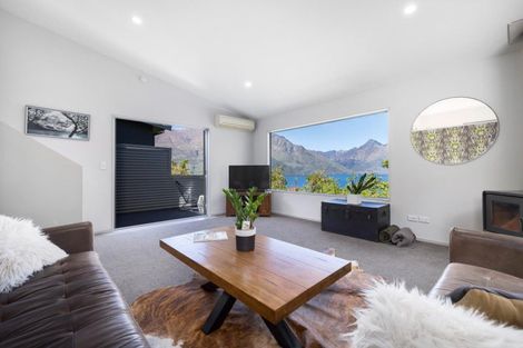 Photo of property in 14a Mckerrow Place, Sunshine Bay, Queenstown, 9300