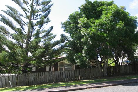 Photo of property in 70 Vandeleur Avenue, Birkdale, Auckland, 0626