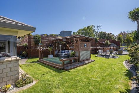 Photo of property in 170 Guildford Drive, Paraparaumu Beach, Paraparaumu, 5032