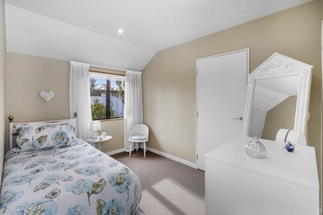 Photo of property in 100 Straven Road, Fendalton, Christchurch, 8014