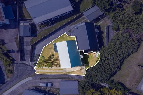 Photo of property in 17a Pimlico Place, Newlands, Wellington, 6037