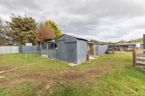 Photo of property in 12 Lagoon Road, Rangiwahia, Kimbolton, 4774