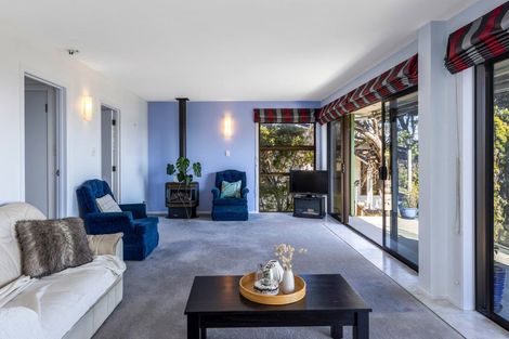 Photo of property in 27 De Luen Avenue, Tindalls Beach, Whangaparaoa, 0930