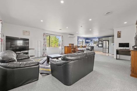 Photo of property in 8 Beech Place, Hawera, 4610