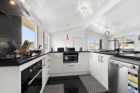 Photo of property in 22 Clover Drive, Henderson, Auckland, 0610