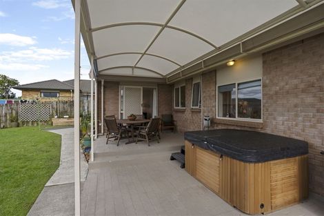 Photo of property in 8 Lorikeet Place, Unsworth Heights, Auckland, 0632