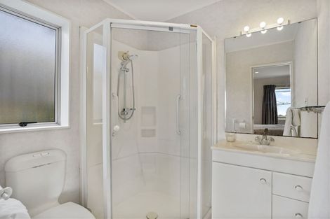 Photo of property in 8 Lorikeet Place, Unsworth Heights, Auckland, 0632