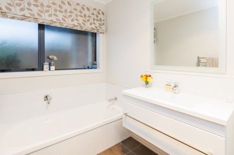 Photo of property in 14 Lorenzo Place, Kelvin Grove, Palmerston North, 4414