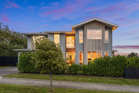 Photo of property in 2 Boocock Crescent, Orewa, 0931