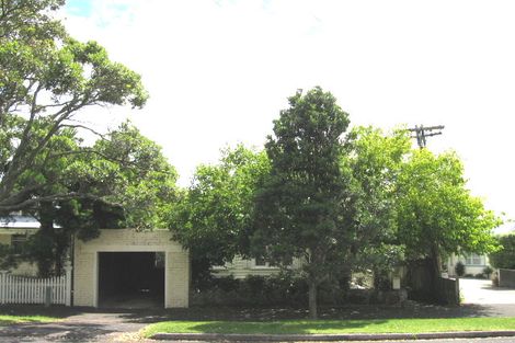 Photo of property in 43 Glen Road, Stanley Point, Auckland, 0624
