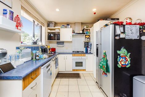 Photo of property in 28 Ranch Place, Pukekohe, 2120