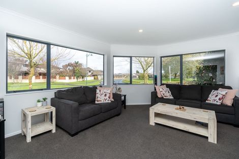 Photo of property in 35 Farringdon Avenue, Rototuna North, Hamilton, 3210