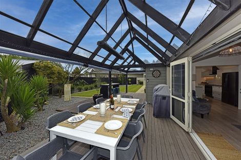 Photo of property in 18 Lombard Place, Avonhead, Christchurch, 8042