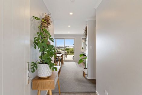 Photo of property in 1 Gibraltar Way, Fitzherbert, Palmerston North, 4410