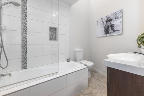 Photo of property in 2 Ocean Vista Lane, Paraparaumu, 5032